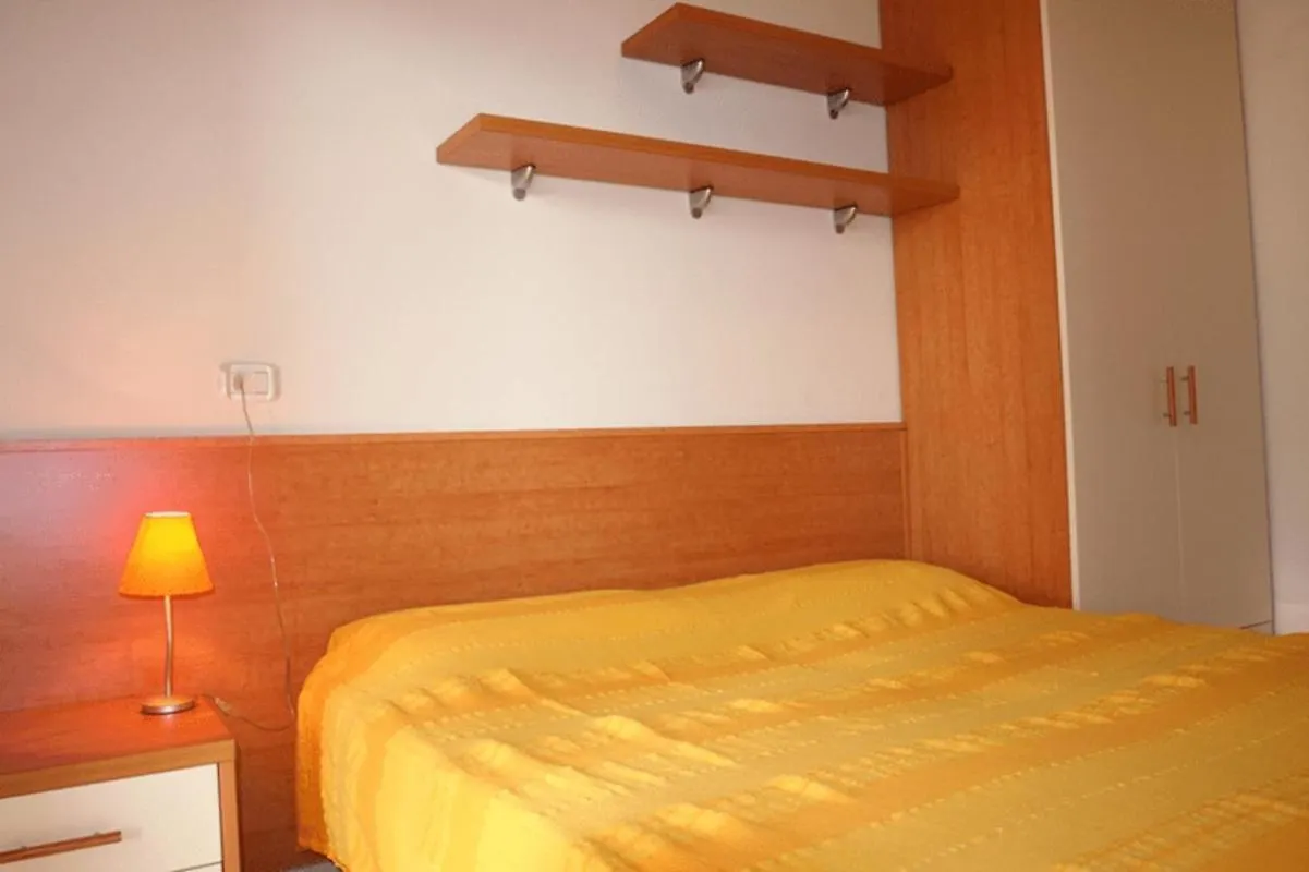 Beachfront Colourful Flat With Swimming Pool Bibione 0*,