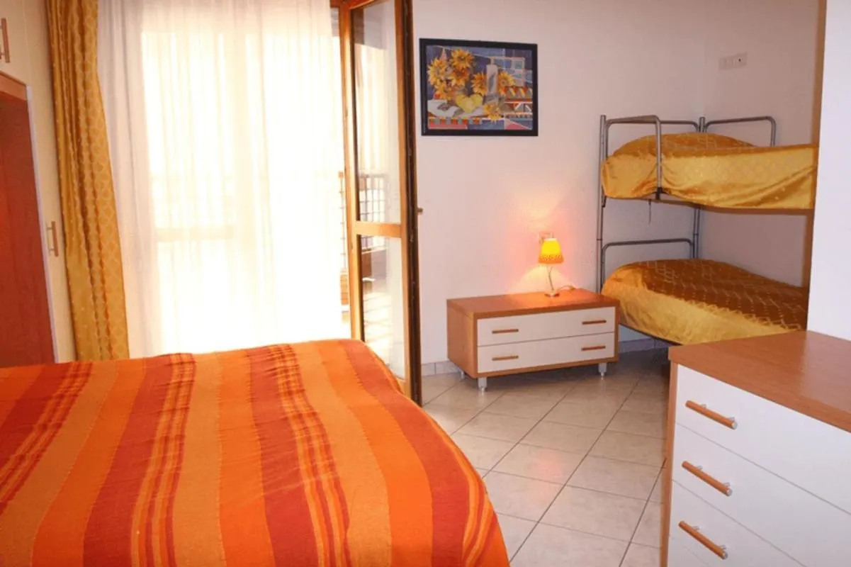 Beachfront Colourful Flat With Swimming Pool Bibione Apartment