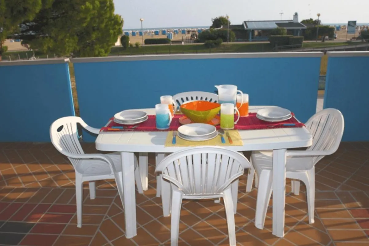 Apartment Beachfront Colourful Flat With Swimming Pool Bibione