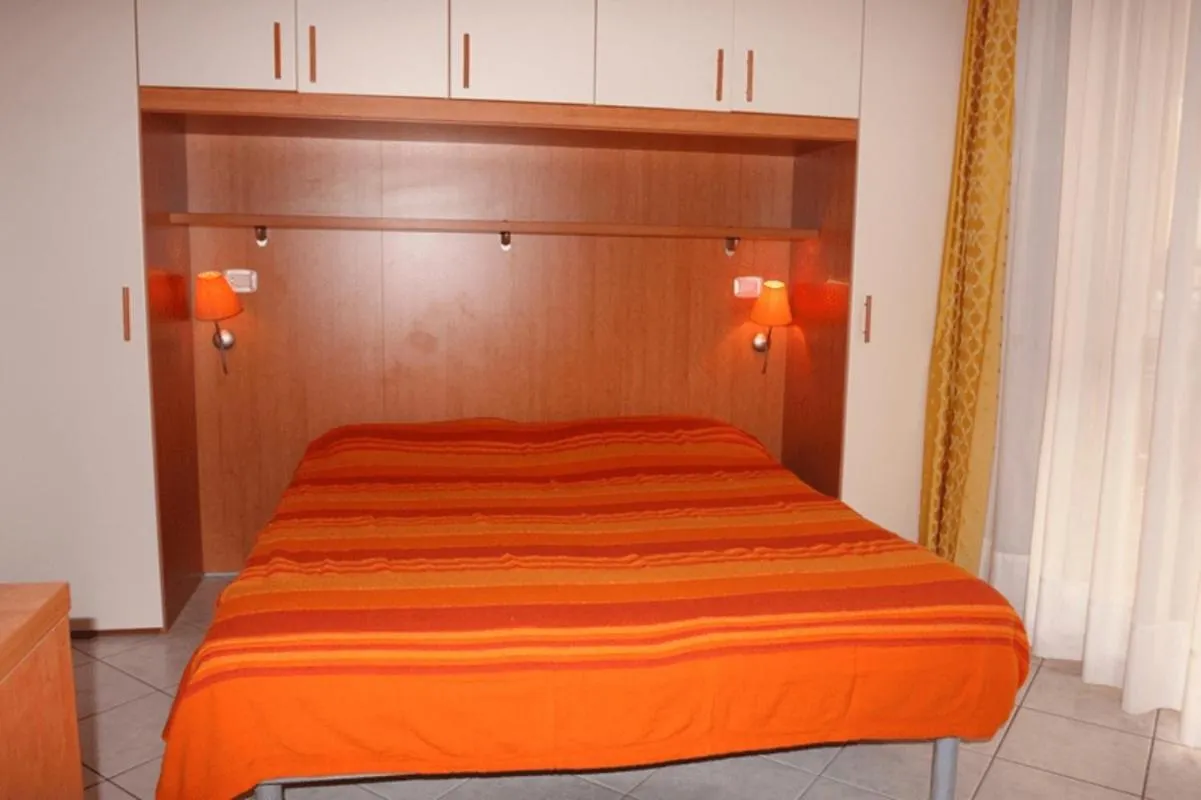 Beachfront Colourful Flat With Swimming Pool Bibione Italy