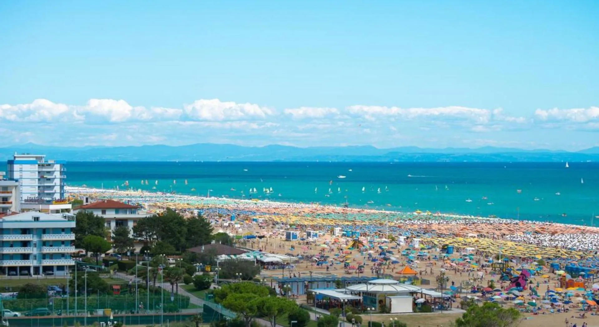 Apartment Beachfront Colourful Flat With Swimming Pool Bibione