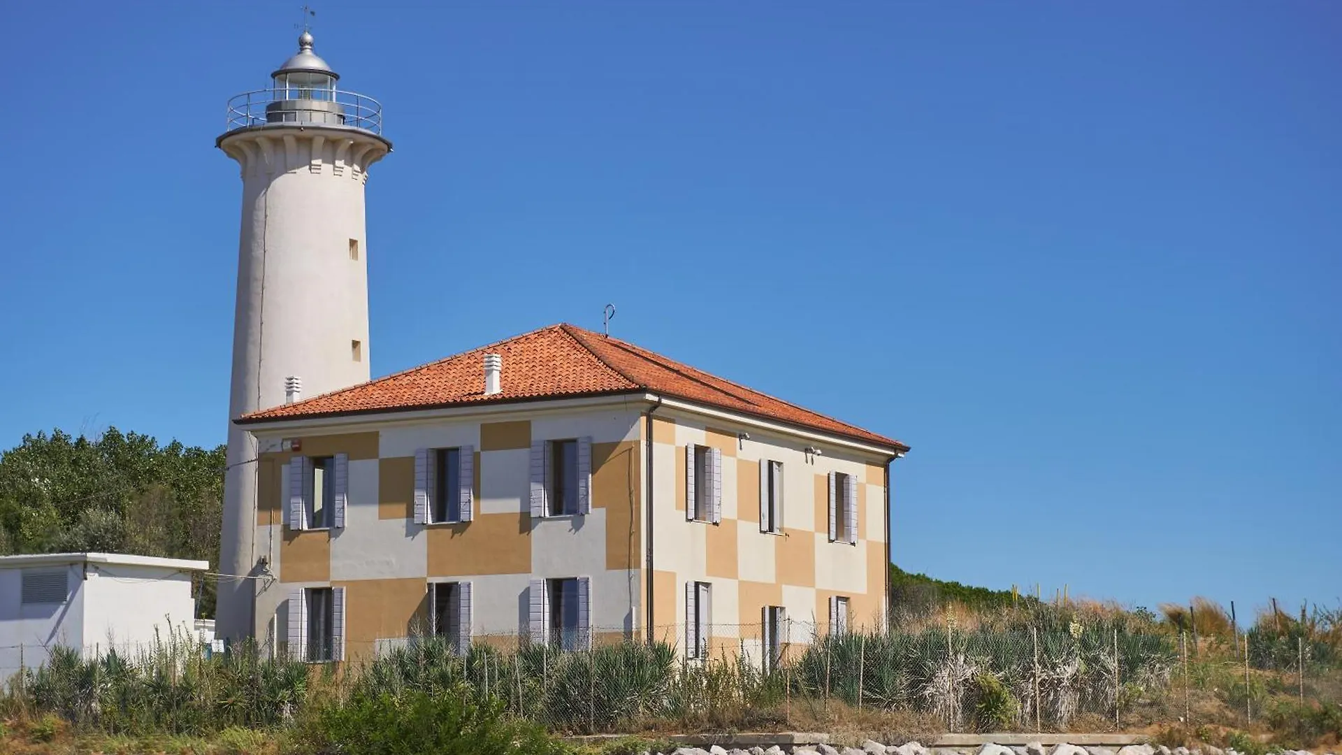 Apartment Beachfront Colourful Flat With Swimming Pool Bibione