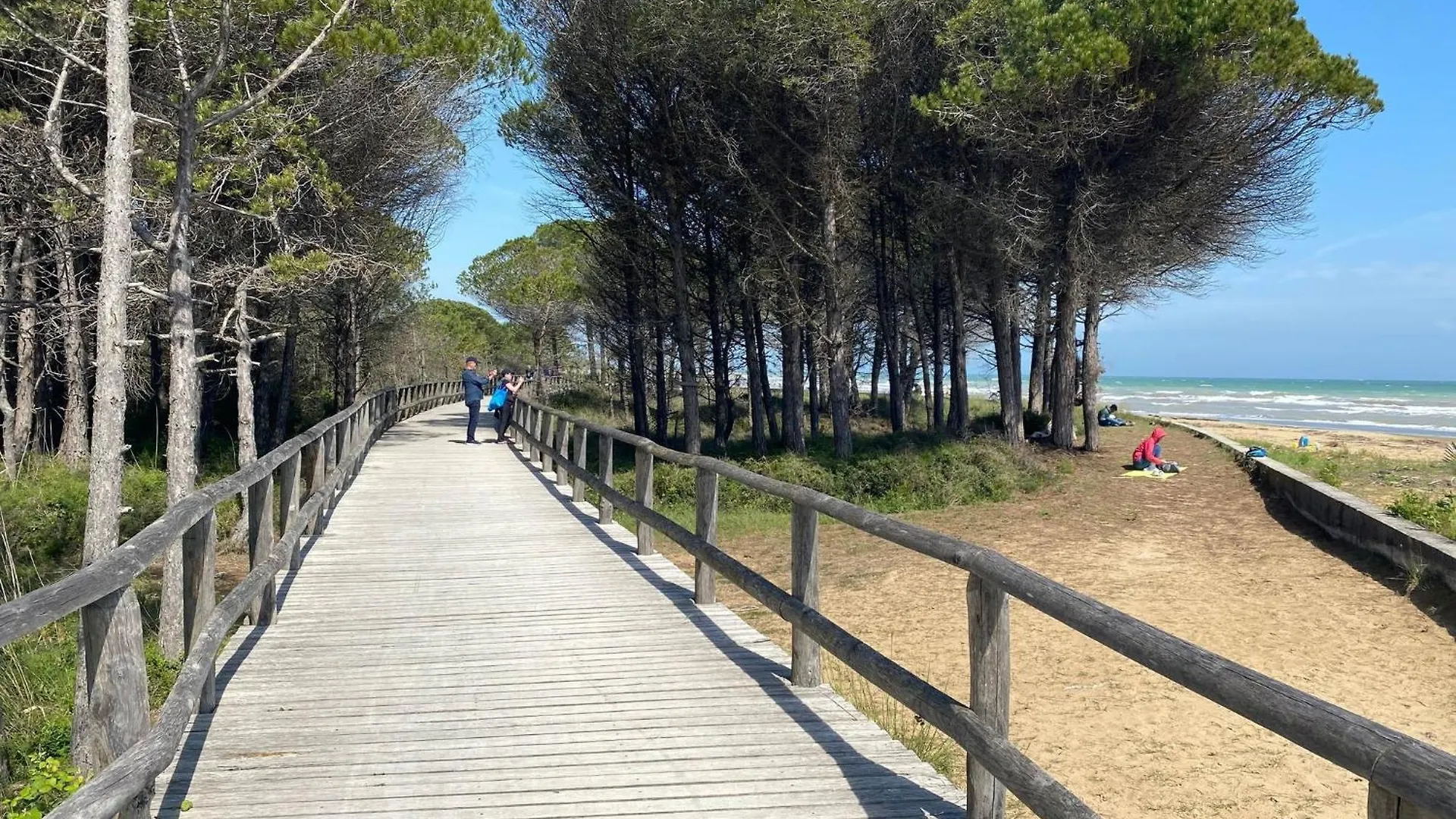 Beachfront Colourful Flat With Swimming Pool Bibione